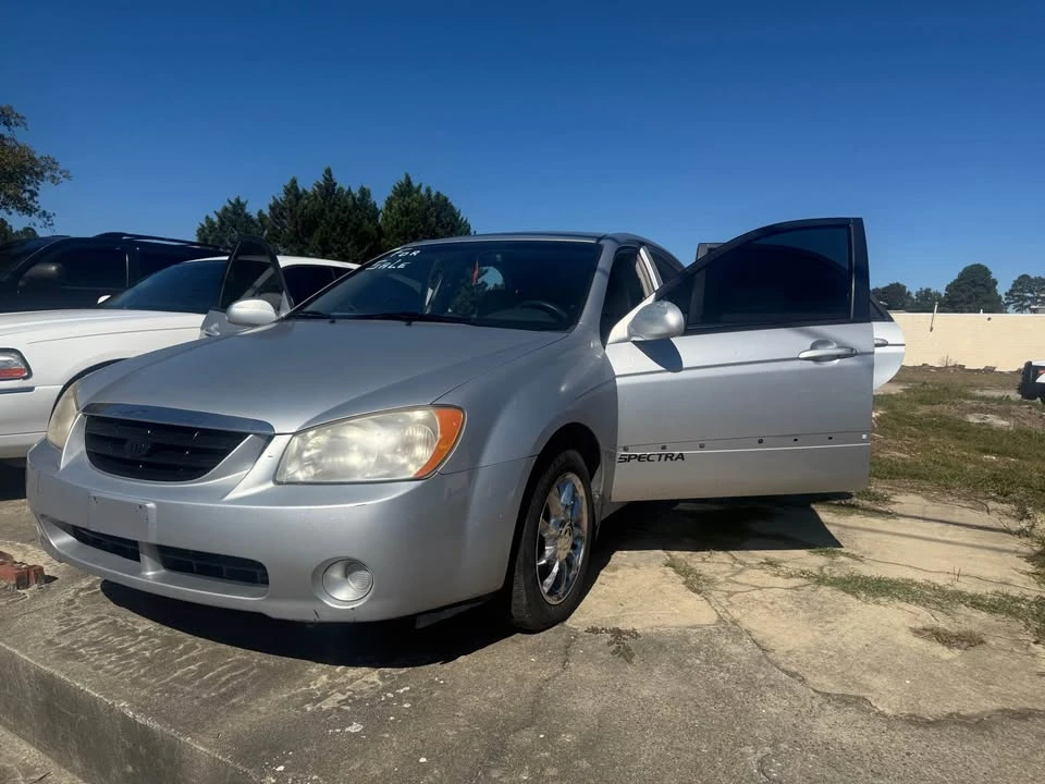 2005 Kia Spectra - Image 3 of 10