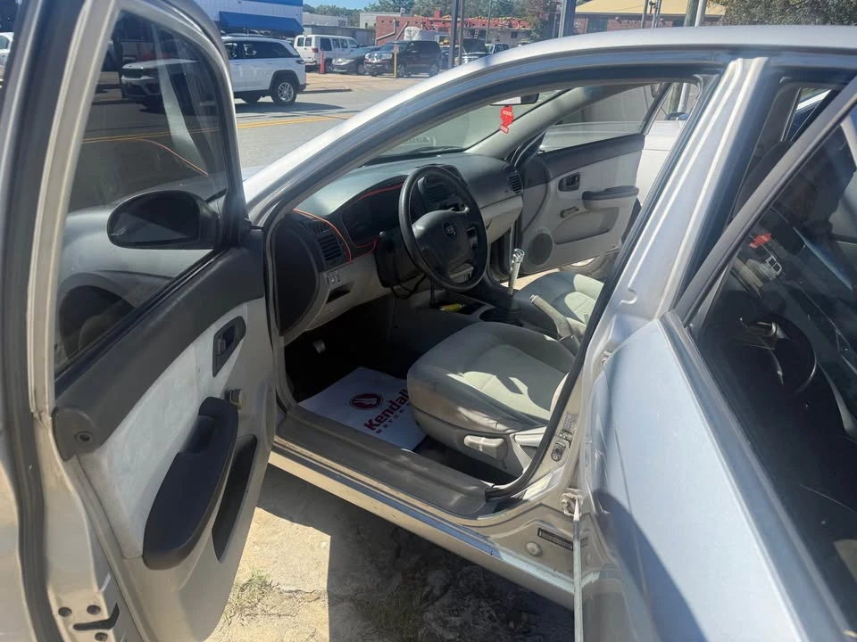 2005 Kia Spectra - Image 6 of 10