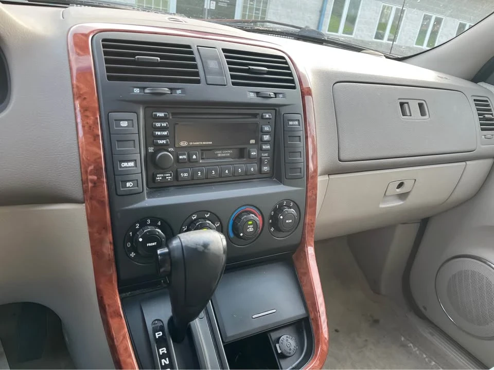 2005 Kia Carnival - Image 6 of 7