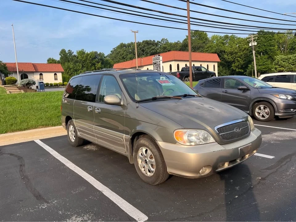 2005 Kia Carnival - Image 3 of 7