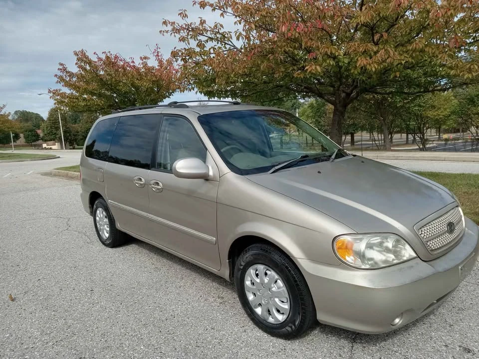 2005 Kia Carnival - Image 15 of 18