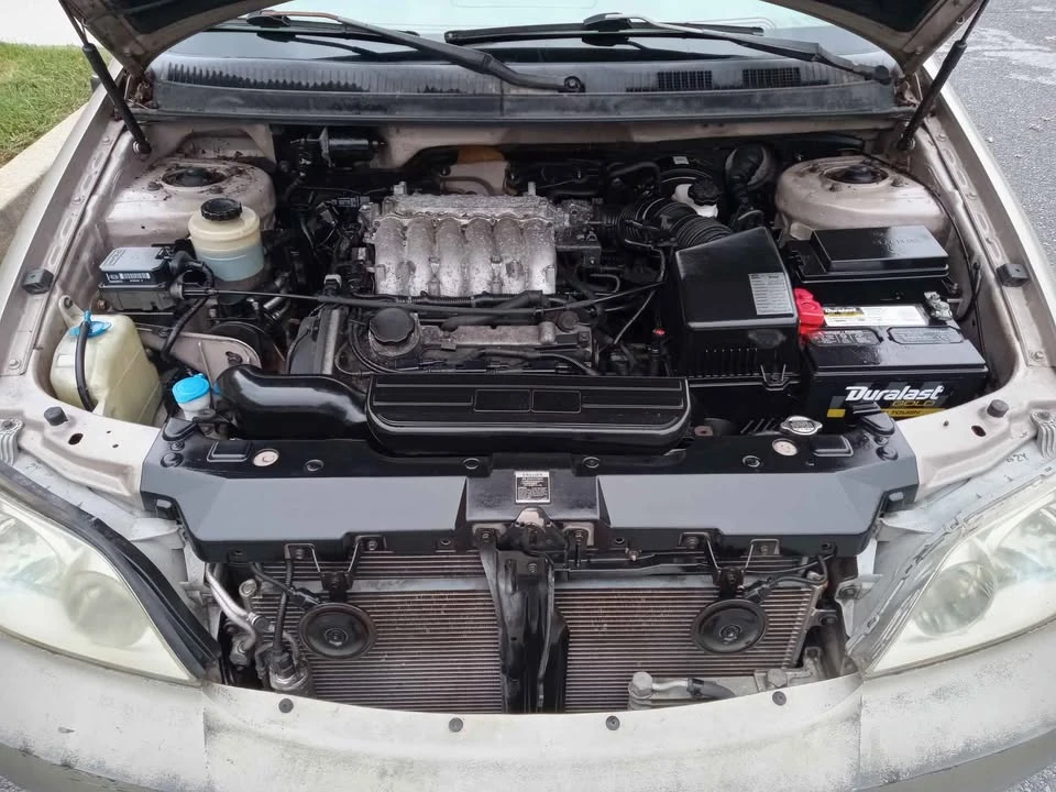 2005 Kia Carnival - Image 14 of 18