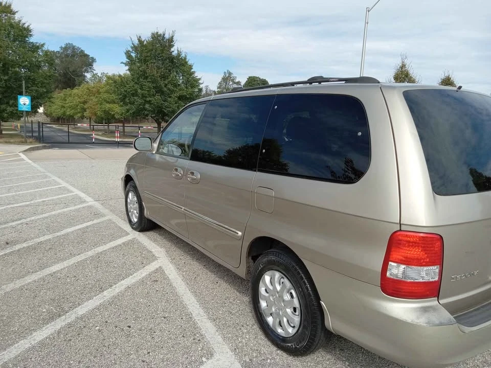 2005 Kia Carnival - Image 3 of 20