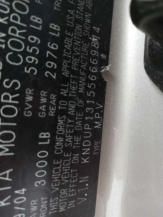 2005 Kia Carnival - Image 14 of 20
