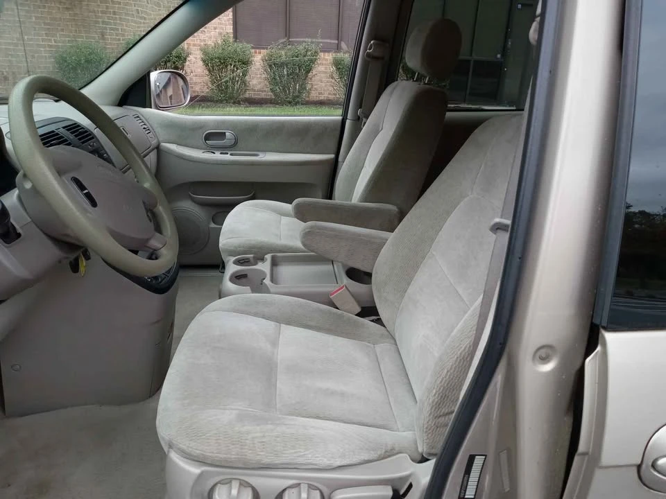 2005 Kia Carnival - Image 10 of 20
