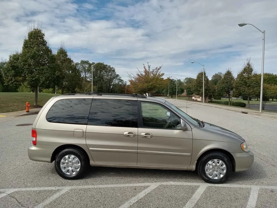 2005 Kia Carnival - Image 17 of 20