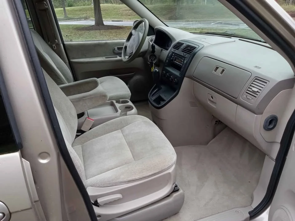 2005 Kia Carnival - Image 4 of 20