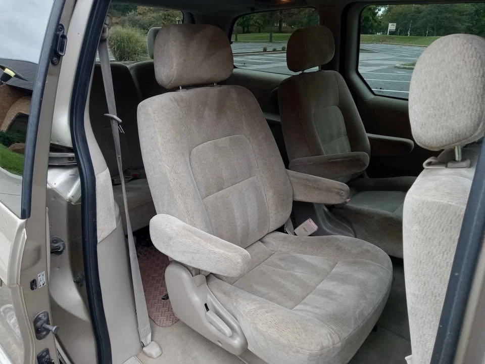 2005 Kia Carnival - Image 6 of 20