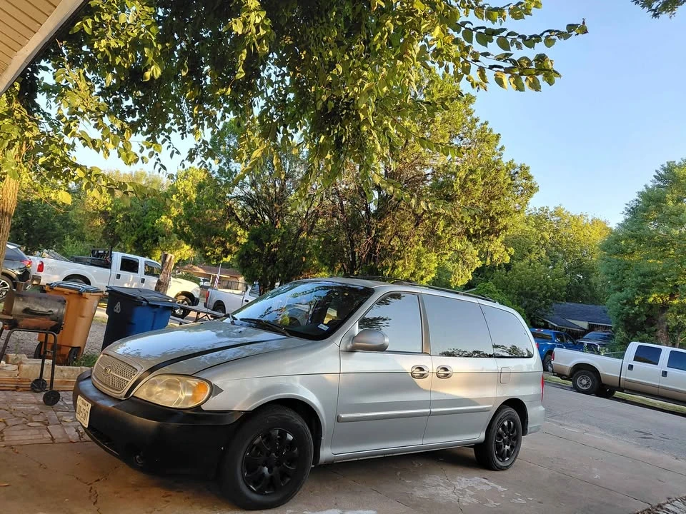 2005 Kia Carnival - Image 12 of 12