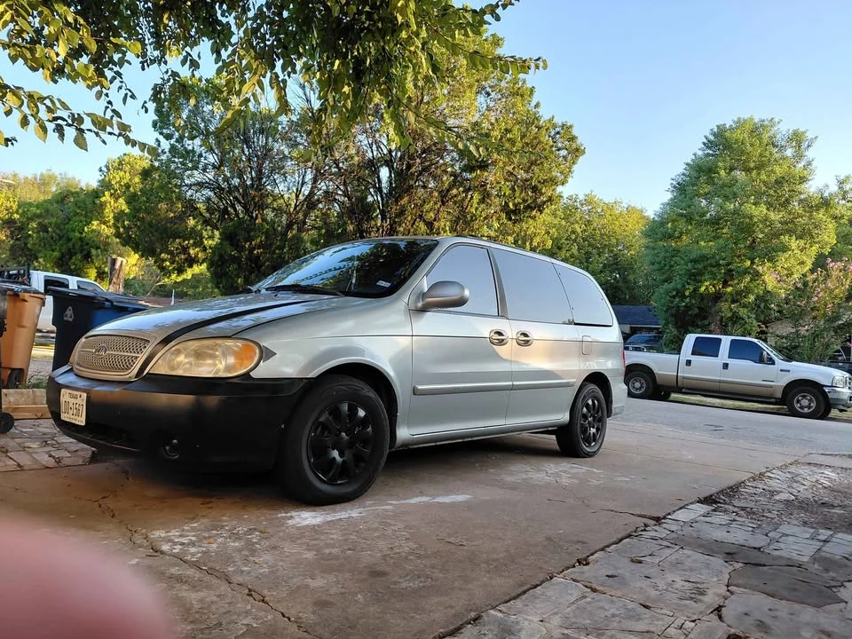 2005 Kia Carnival - Image 11 of 12