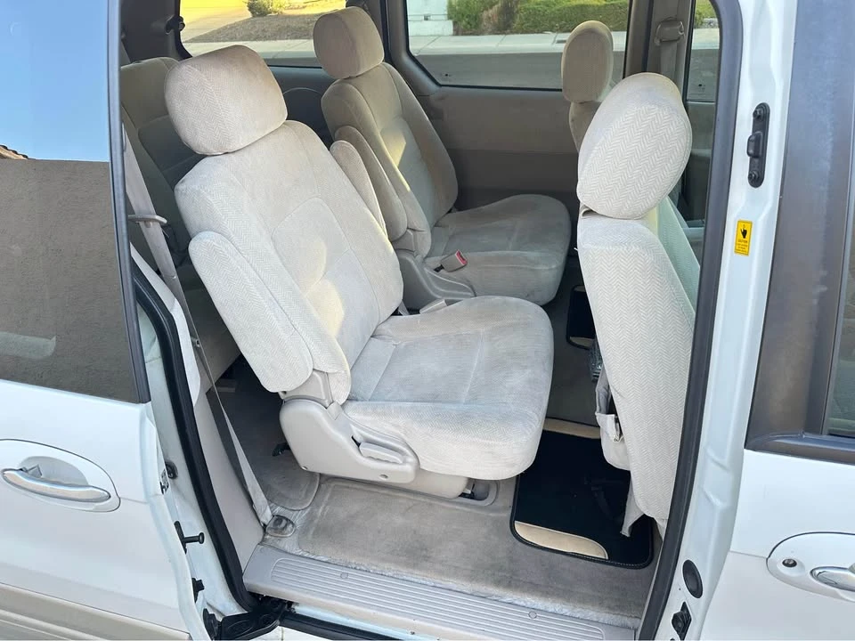 2005 Kia Carnival - Image 8 of 12
