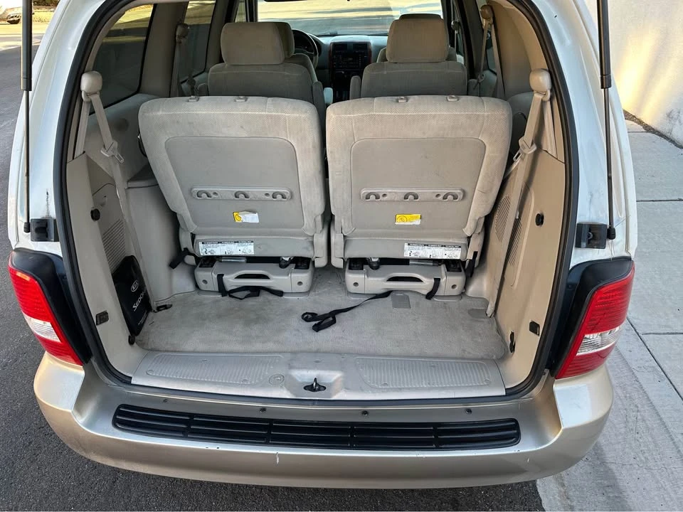 2005 Kia Carnival - Image 7 of 12