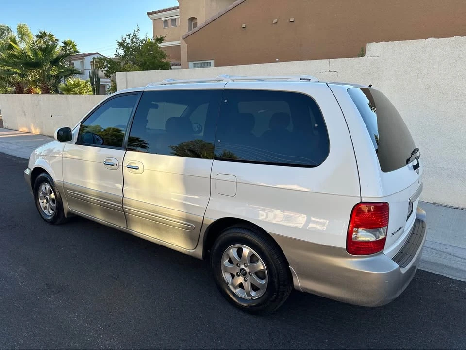 2005 Kia Carnival - Image 6 of 12