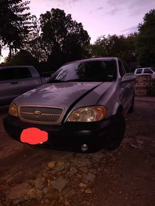 2005 Kia Carnival - Image 4 of 12