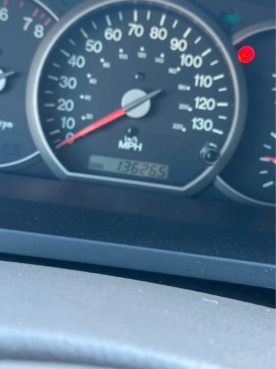 2005 Kia Carnival - Image 11 of 12