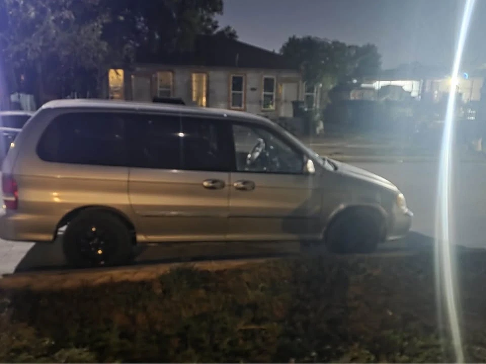 2005 Kia Carnival - Image 4 of 6
