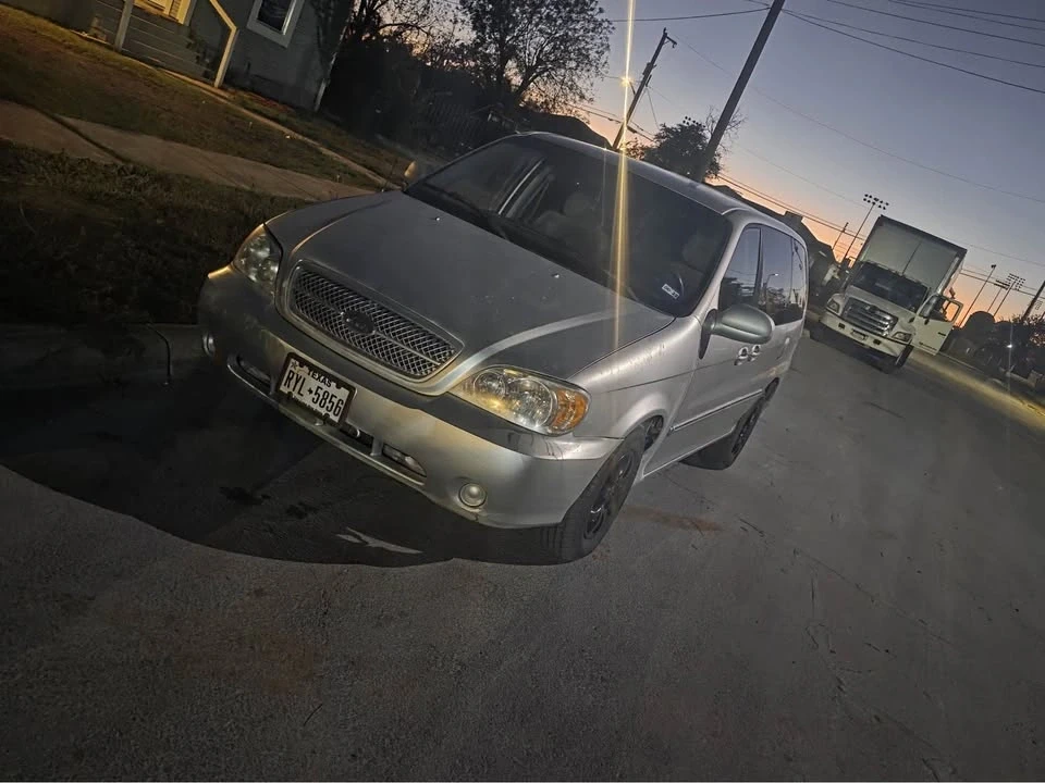 2005 Kia Carnival - Image 5 of 6