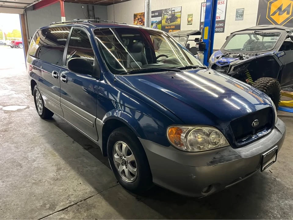 2005 Kia Carnival - Image 2 of 20