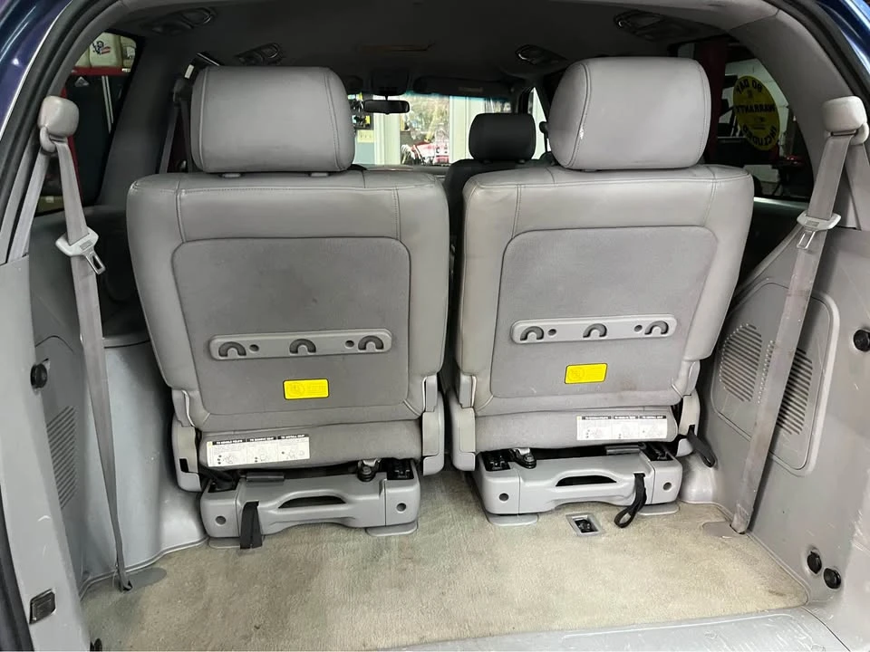 2005 Kia Carnival - Image 18 of 20
