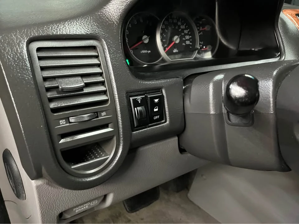 2005 Kia Carnival - Image 9 of 20