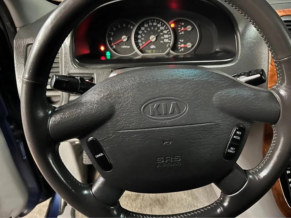 2005 Kia Carnival - Image 10 of 20