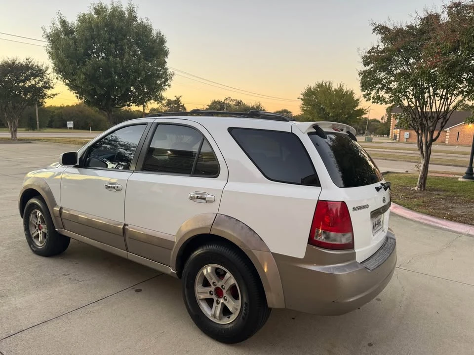 2005 Kia Sorento - Image 2 of 7