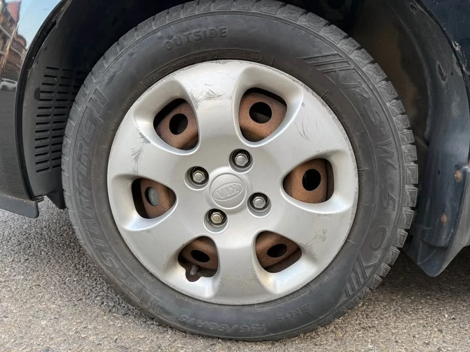 2005 Kia Spectra - Image 5 of 11
