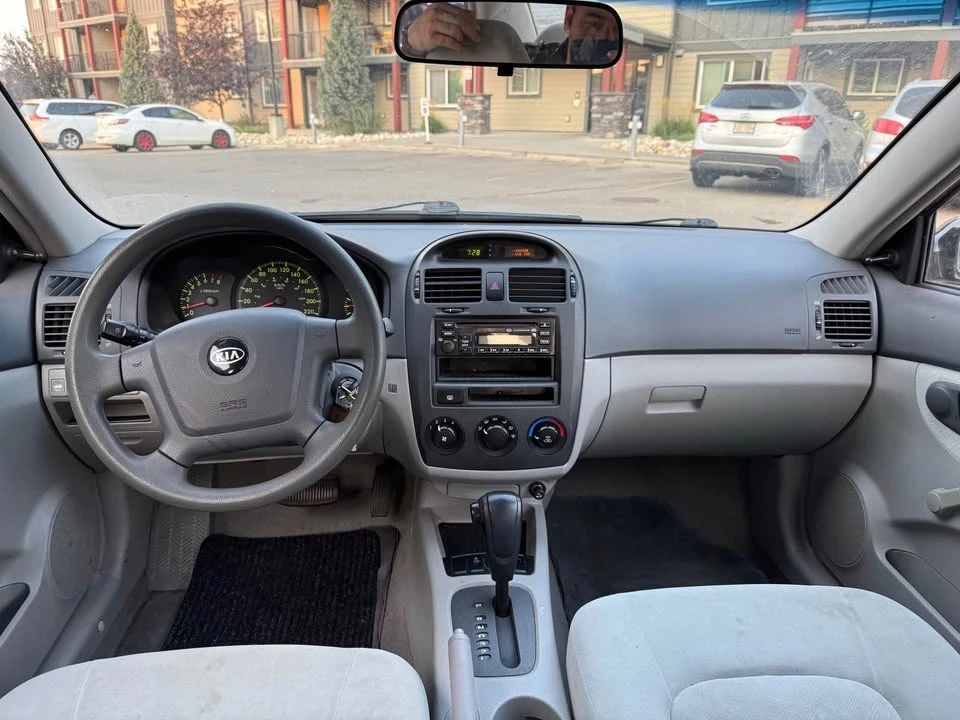 2005 Kia Spectra - Image 9 of 11
