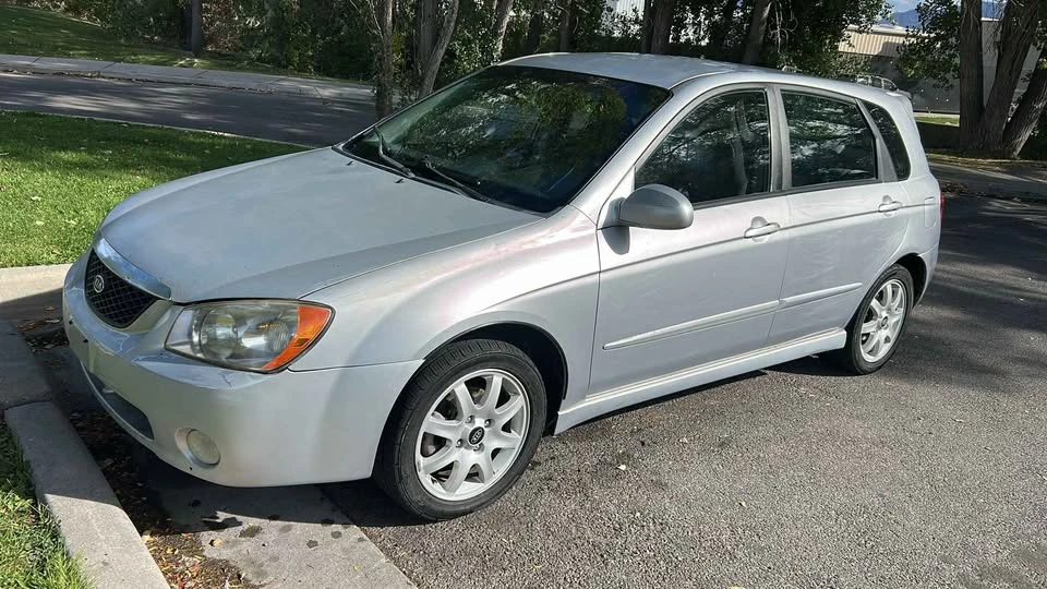 2005 Kia Spectra - Image 2 of 8