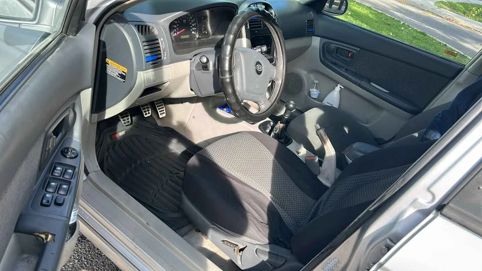 2005 Kia Spectra - Image 4 of 8