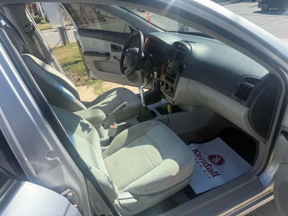 2005 Kia Spectra - Image 9 of 10