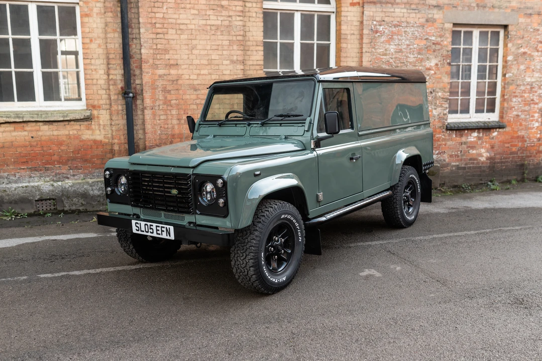 2005 Land Rover Defender 110 - Image 13 of 31