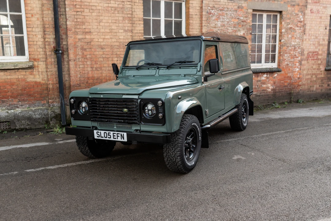 2005 Land Rover Defender 110 - Image 23 of 31