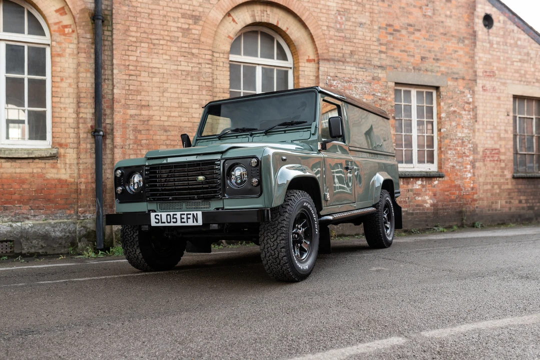 2005 Land Rover Defender 110 - Image 24 of 31