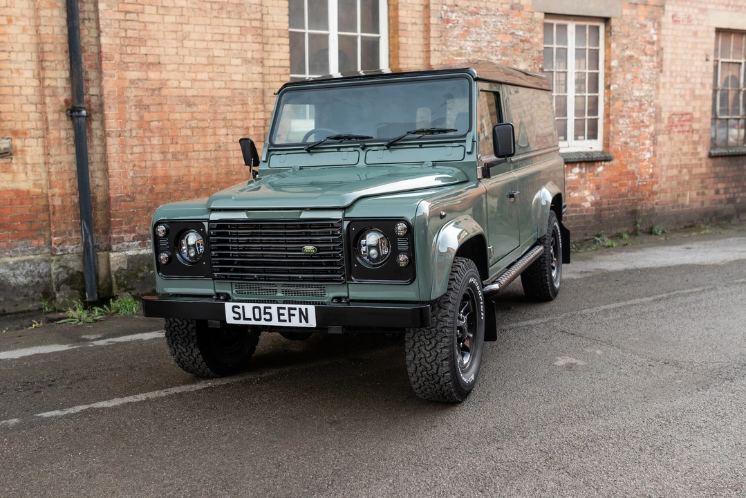 2005 Land Rover Defender 110 - Image 25 of 31