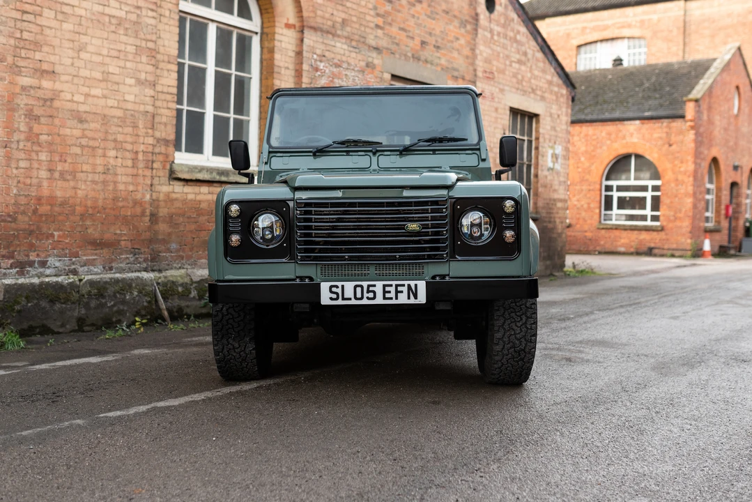 2005 Land Rover Defender 110 - Image 12 of 31