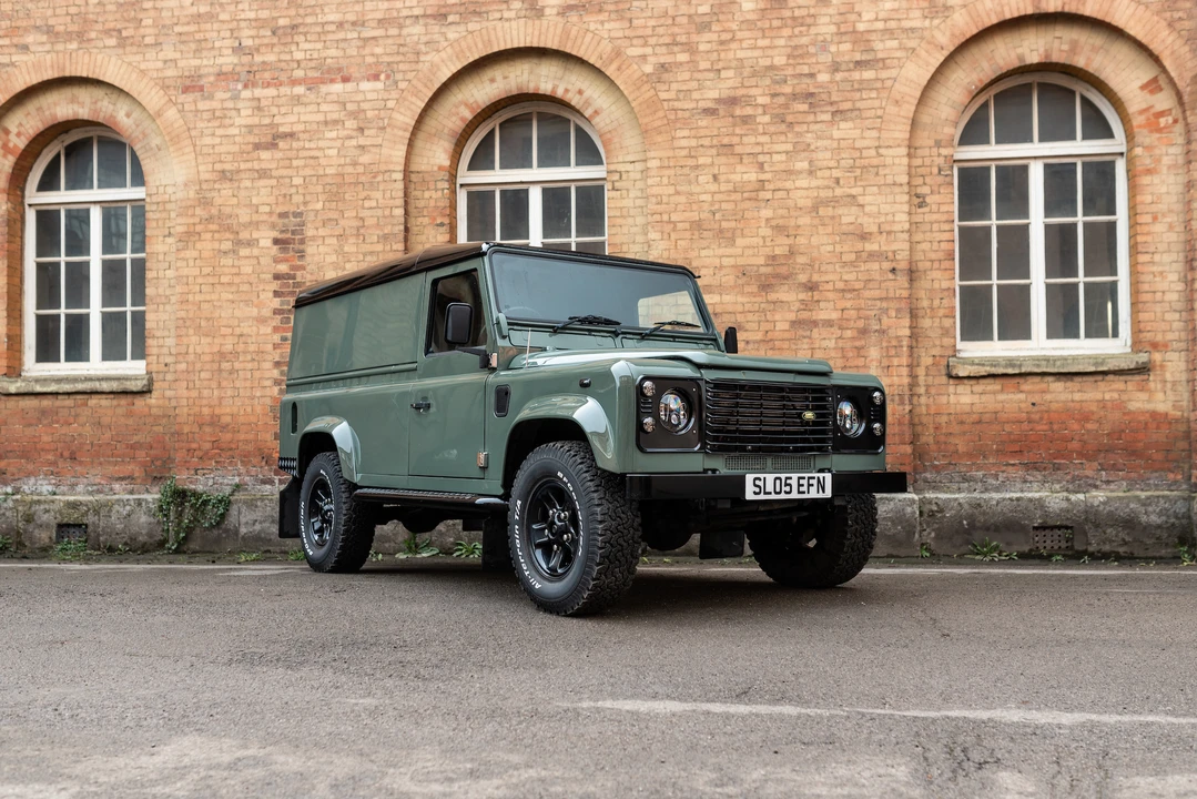 2005 Land Rover Defender 110 - Image 18 of 31