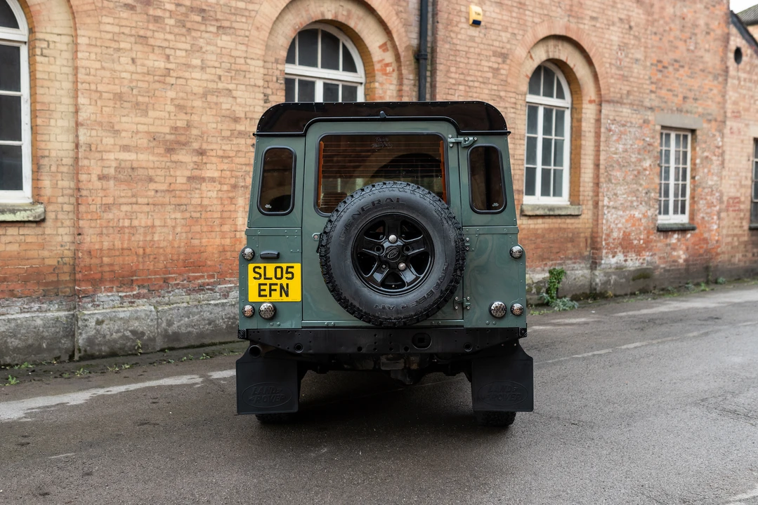 2005 Land Rover Defender 110 - Image 7 of 31
