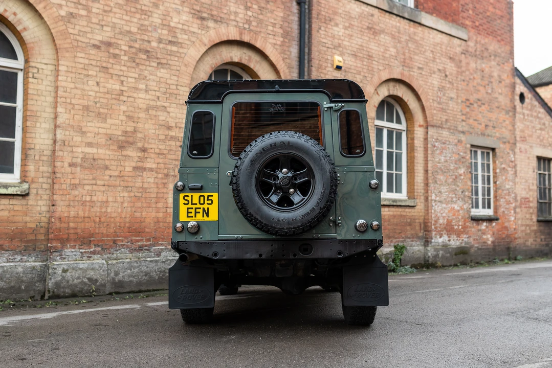 2005 Land Rover Defender 110 - Image 16 of 31