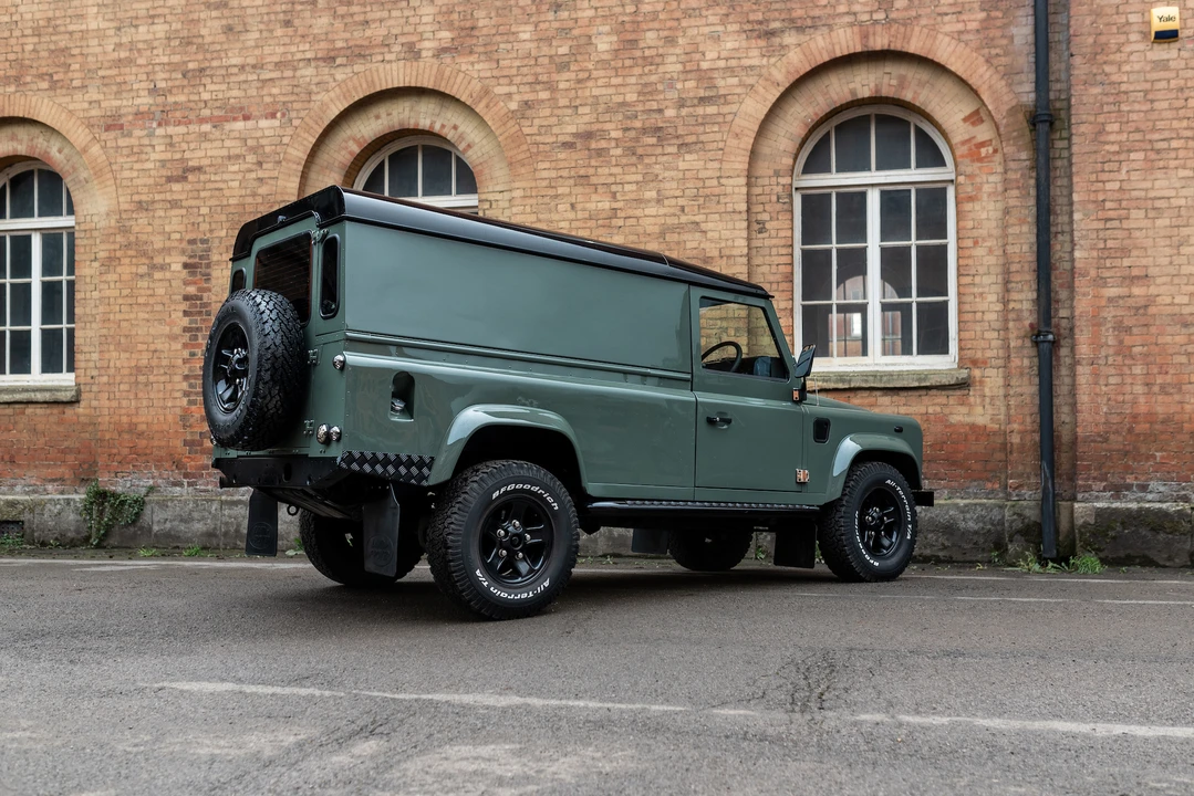2005 Land Rover Defender 110 - Image 9 of 31