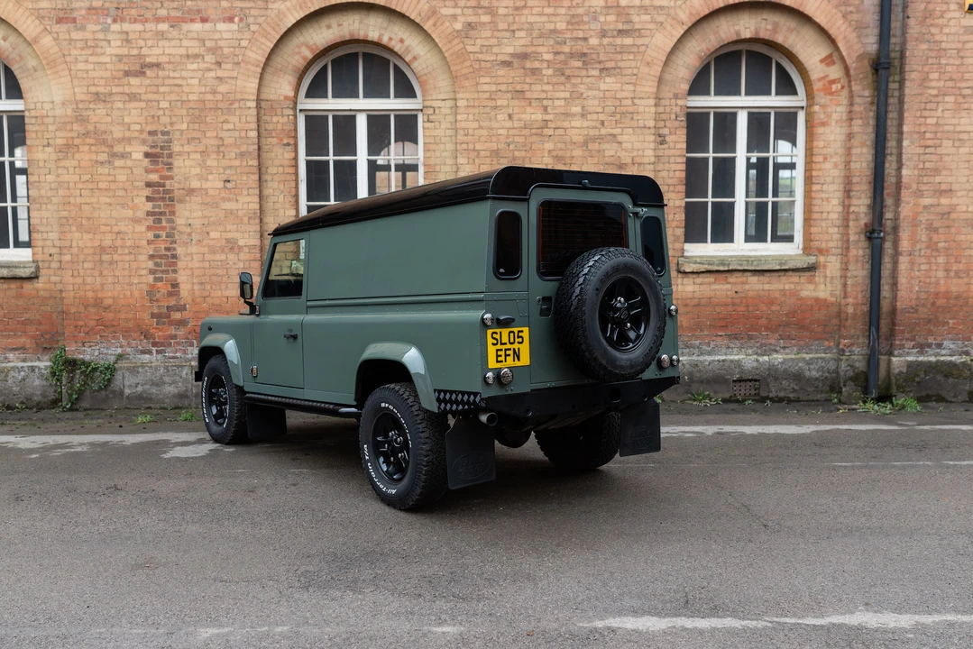 2005 Land Rover Defender 110 - Image 6 of 31