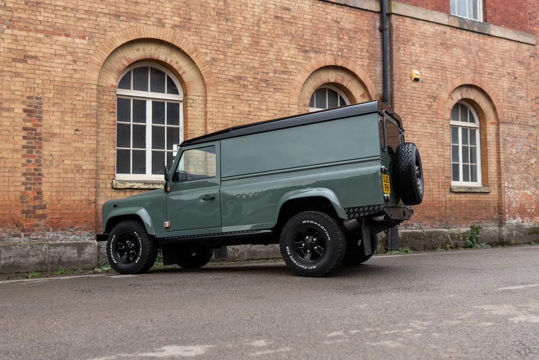 2005 Land Rover Defender 110 - Image 28 of 31