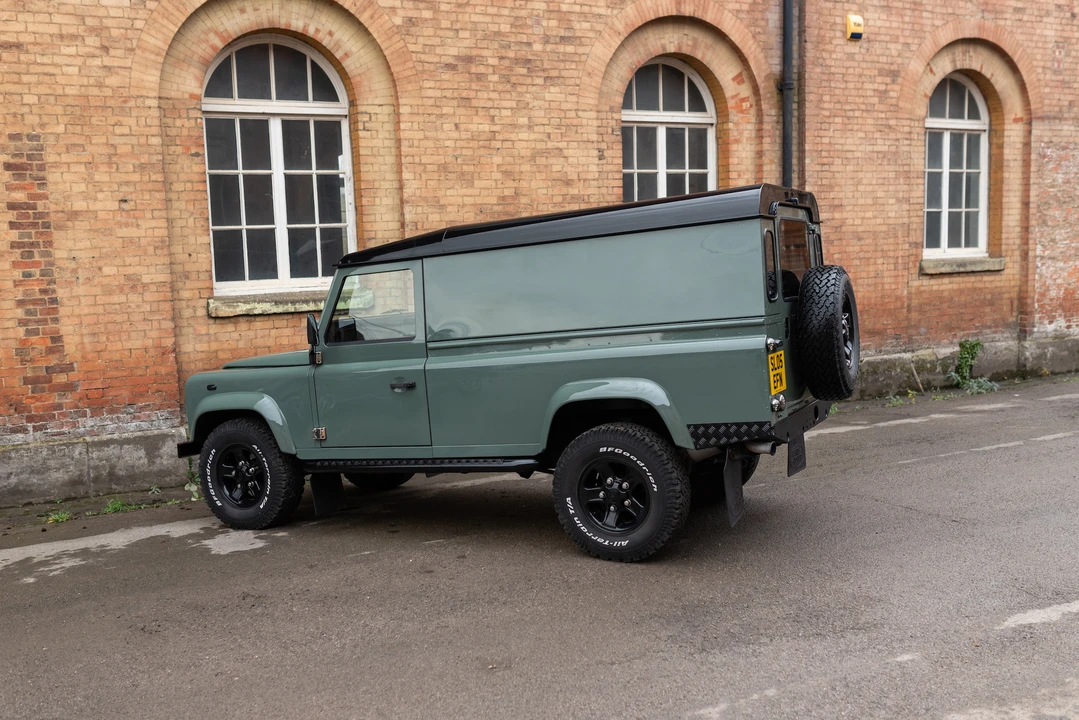 2005 Land Rover Defender 110 - Image 29 of 31