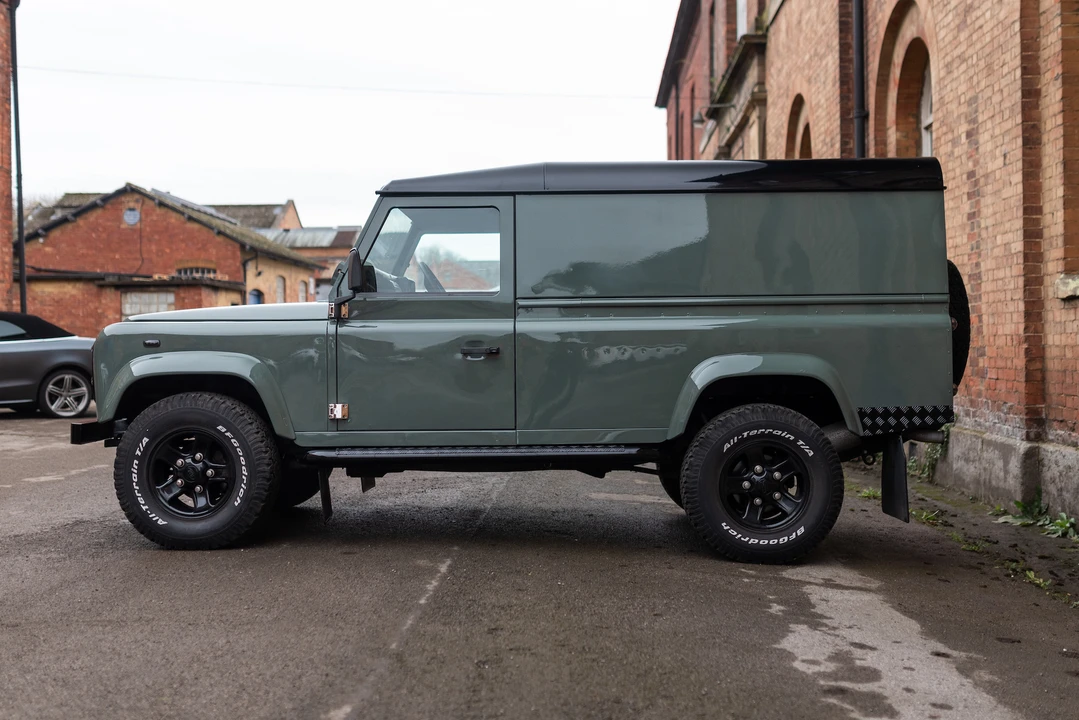 2005 Land Rover Defender 110 - Image 30 of 31