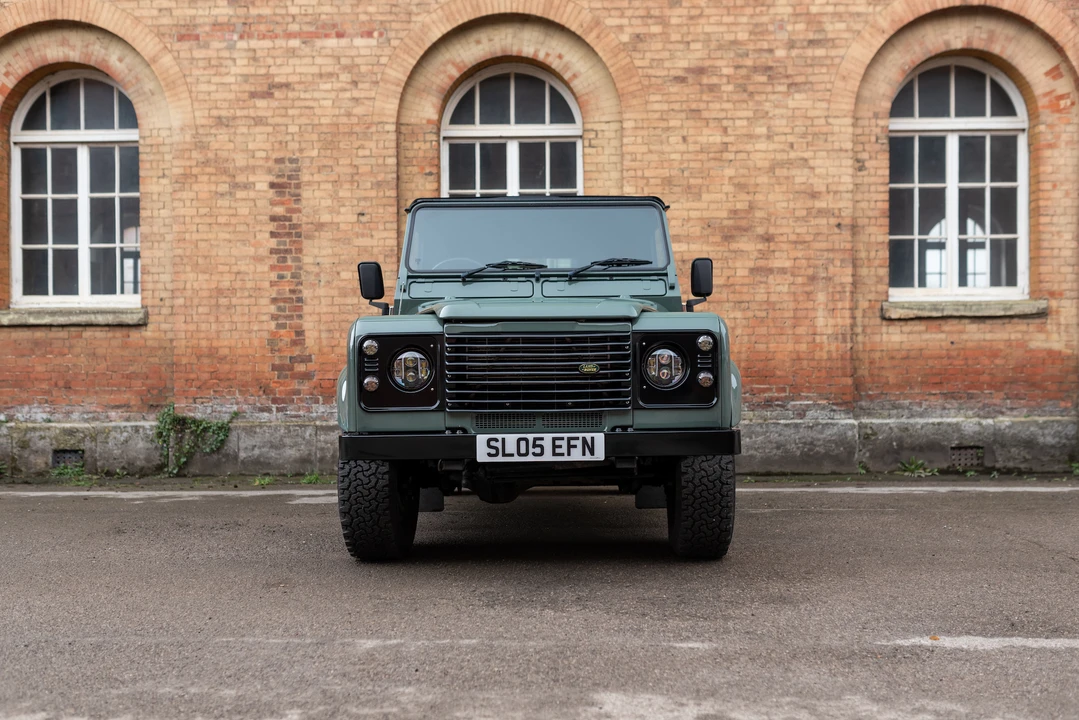 2005 Land Rover Defender 110 - Image 22 of 31
