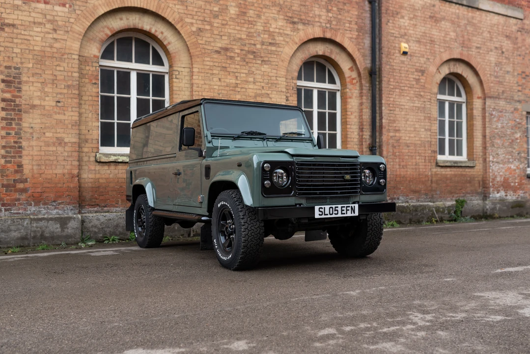 2005 Land Rover Defender 110 - Image 20 of 31