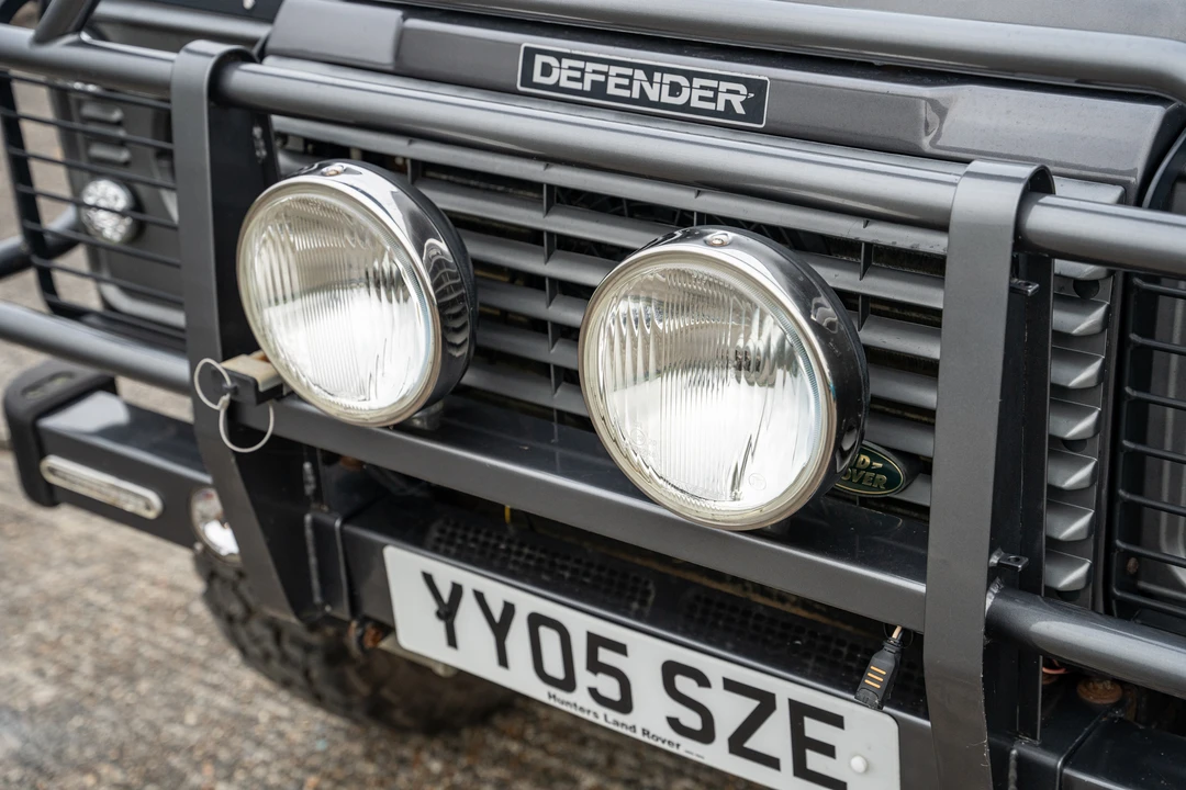 2005 Land Rover Defender 110 - Image 28 of 31