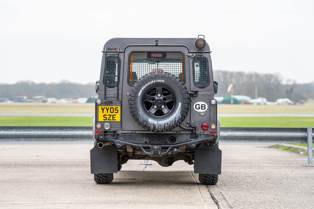 2005 Land Rover Defender 110 - Image 16 of 31