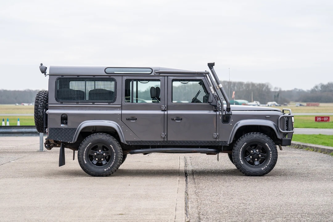 2005 Land Rover Defender 110 - Image 14 of 31