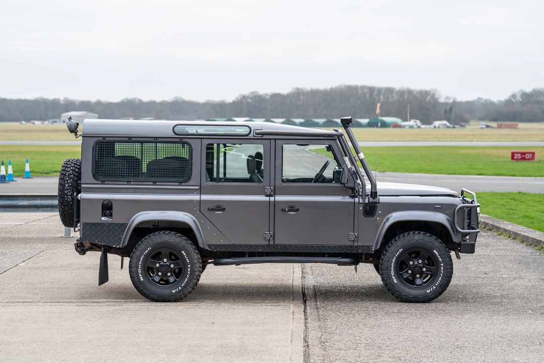 2005 Land Rover Defender 110 - Image 6 of 31